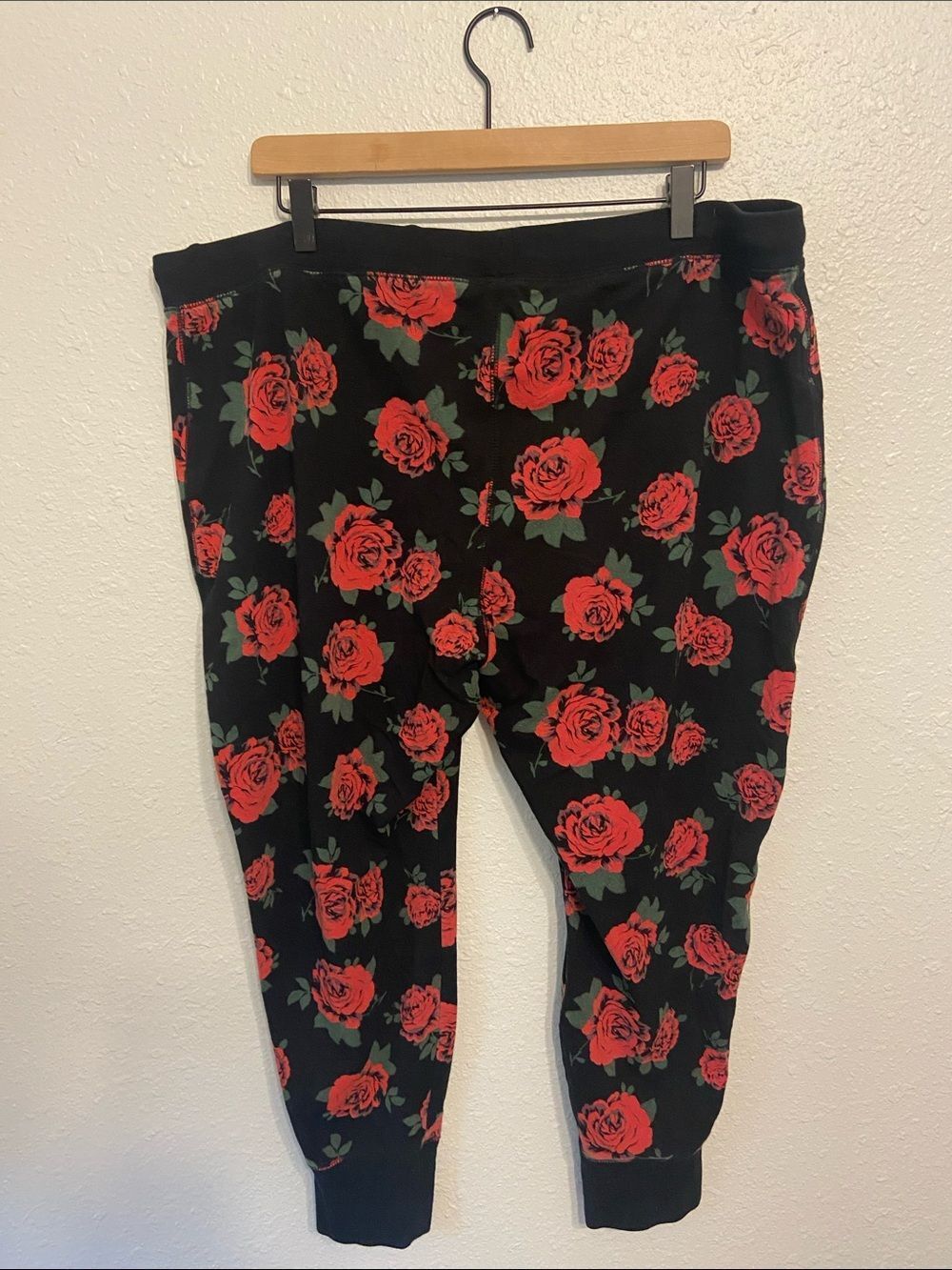 Torrid Sleep Black Rose Floral Print Jogger Pajama Lounge Pants Size 3 - Picture 4 of 6